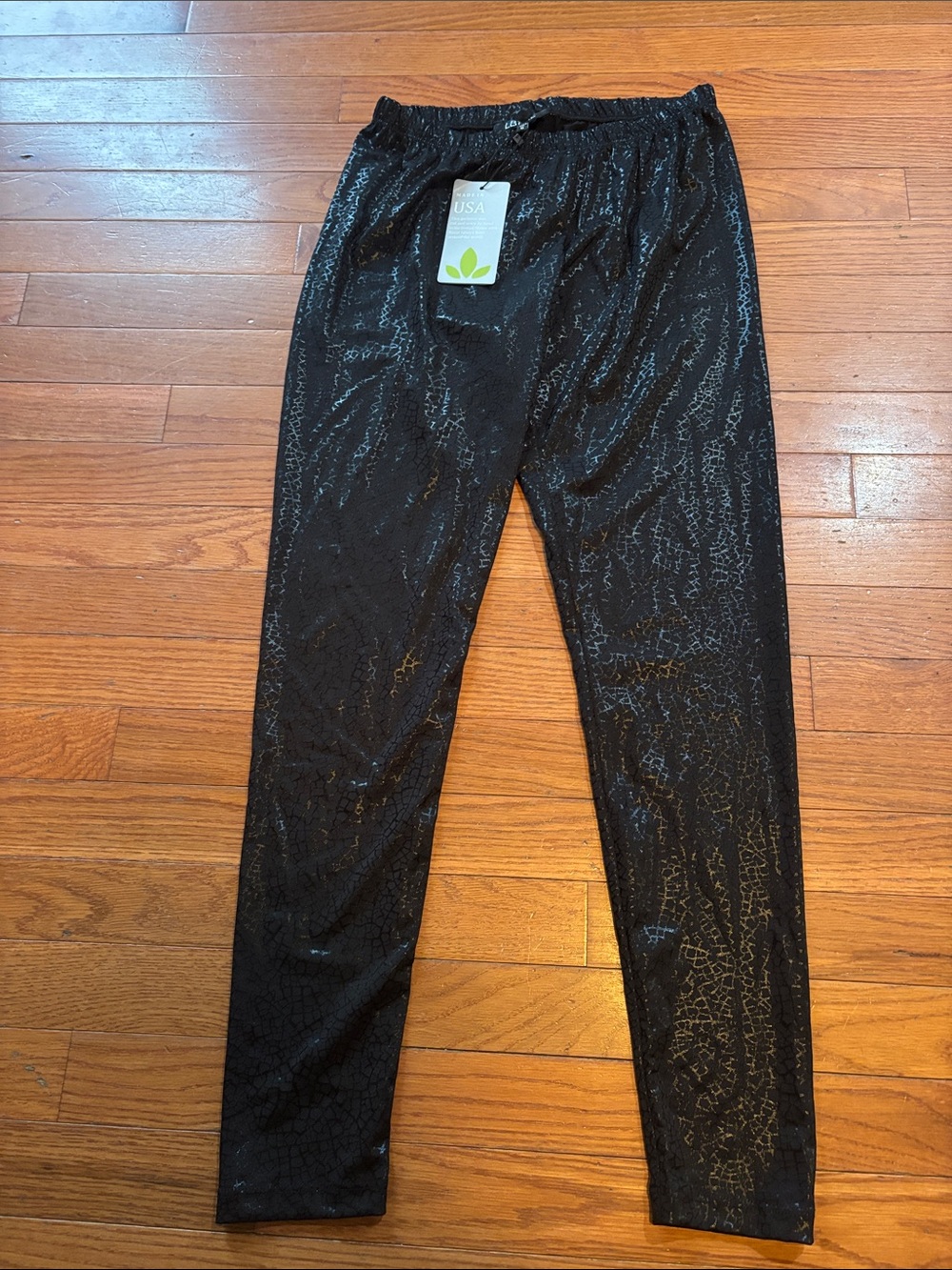 LBisse Black Metallic Pattern Women’s Leggings- Size Medium. NWT!
